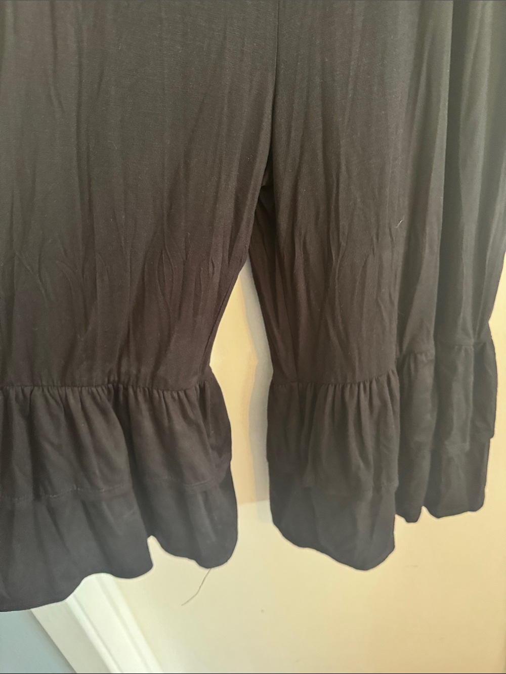 Black Tiered Ruffle capri - Hemish - Picture 2 of 9